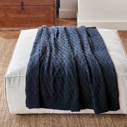 Rivièra Maison: RM Knitted Cable Throw 180x130 blue – Bild 4